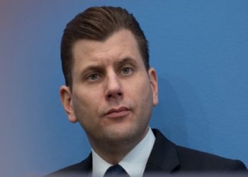 Alman politikacıdan skandal sözler! “Göçmenleri kurşuna dizebilir veya gazla zehirleyebiliriz”