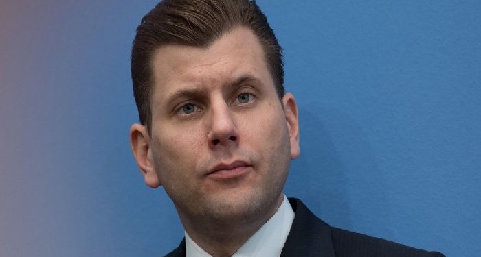 Alman politikacıdan skandal sözler! “Göçmenleri kurşuna dizebilir veya gazla zehirleyebiliriz”