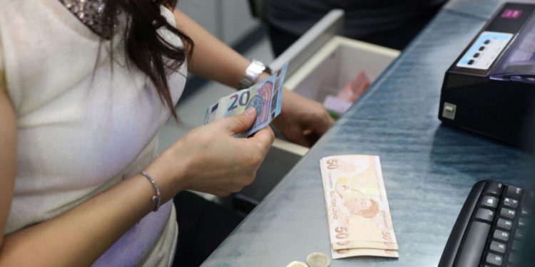 Mahfi Eğilmez: Tüketim, Gösteriş Tüketimi, Züppe Etkisi, Veblen Etkisi ve Sürü Etkisi