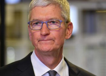 ‘Apple’da Tim Cook’un yerine gelecek isim belirlendi’