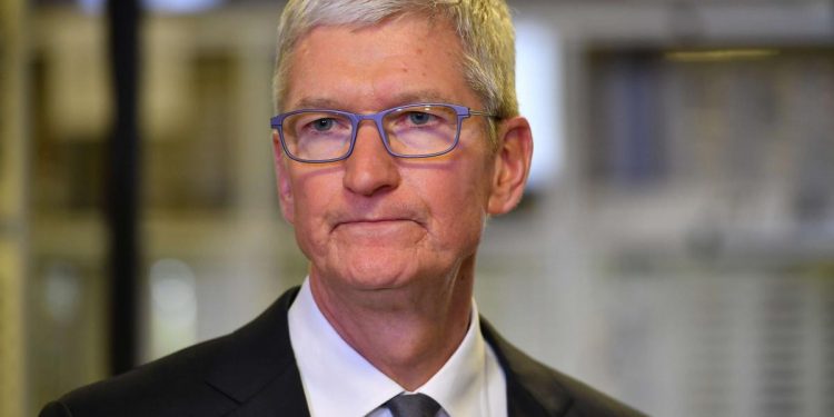 ‘Apple’da Tim Cook’un yerine gelecek isim belirlendi’