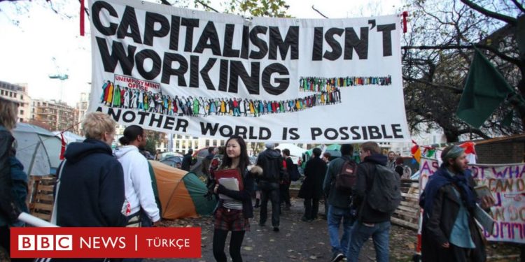 İngiltere’de okullarda “anti-kapitalizm” yasağına tepki: “Ülke totaliter yönetime kayıyor”