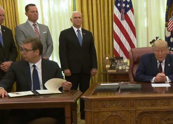 Trump konuşurken Sırbistan Cumhurbaşkanı’nın ‘Biz ne yaptık’ bakışı gündem oldu