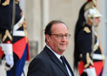 Eski Fransa Cumhurbaşkanı Hollande: Teröristleri Müslümanlarla karıştırmayın