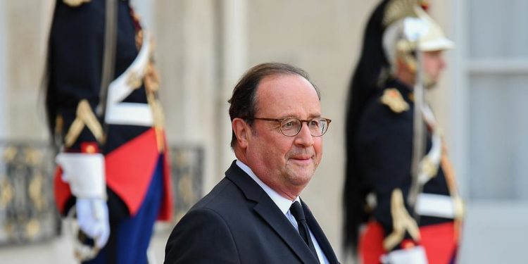 Eski Fransa Cumhurbaşkanı Hollande: Teröristleri Müslümanlarla karıştırmayın