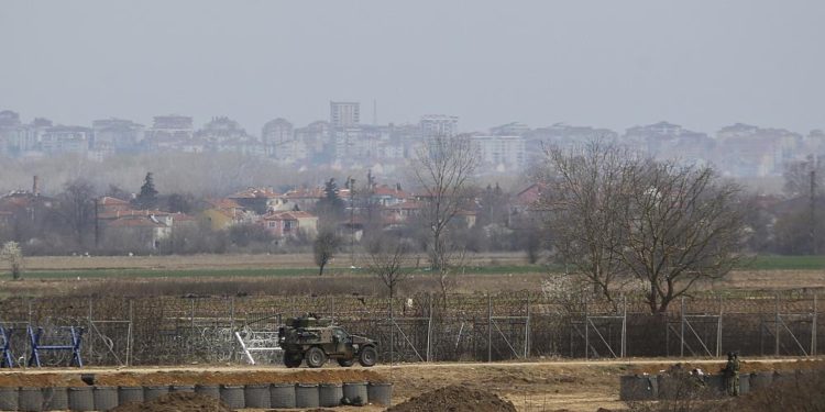 Yunan Başbakan Miçotakis: Meriç sınırında çelikten tel örgü inşası nisan ayında bitecek