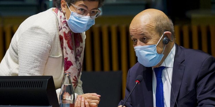 Le Drian: Ermenistan’a destek olmamız Minsk Grubu’ndaki pozisyonumuza gölge düşürür