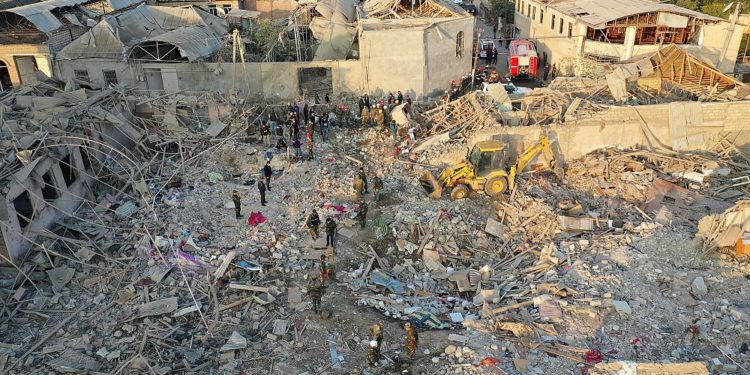 Azerbeycan: Ermenistan Gence’yi bombaladı, en az 12 sivil öldü