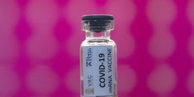 Uzmanlara göre potansiyel Covid-19 aşısı pandemiyi hemen sona erdirmeyecek