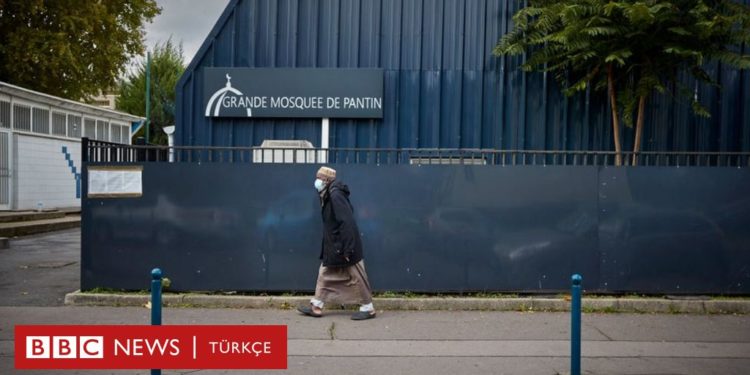 Samuel Paty: Fransa’da öğretmen cinayeti sonrası İslam, Müslümanlar ve İslamofobi nasıl tartışılıyor?