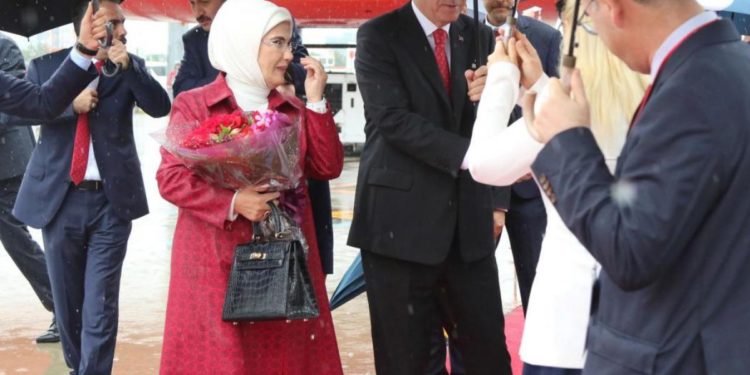‘Bildiğin fıstık yeşili sarayın kullandığı çakma denilen çantanın gerçeği’