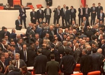 Bu gözler 40 yılda neler gördü bir bilseniz… Siyaset arenasını bir de benden okuyun