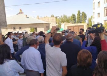 Askerin helikopterden atarak öldürdüğü Servet Turgut’un taziyesine polis baskını