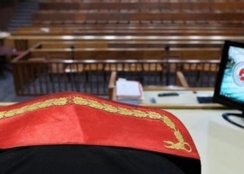 Meslek ihraç edilen iki hakim hakkında gözaltı kararı