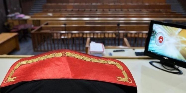 Meslek ihraç edilen iki hakim hakkında gözaltı kararı