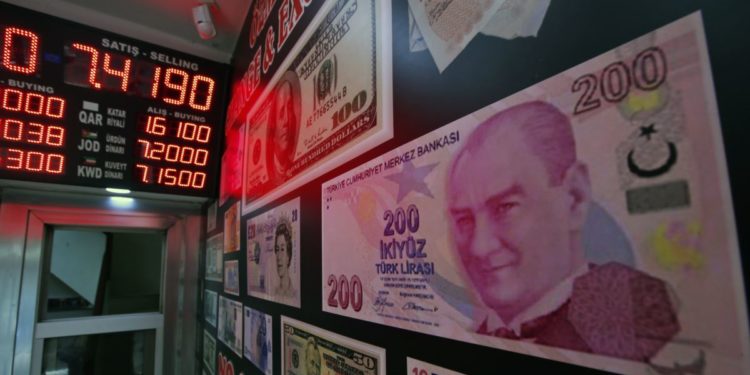 “Türk Lirasında Değer Kaybı Sürecek”
