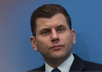 Almanya’da “Göçmenleri gaz odalarına atabiliriz” diyen AfD’li Lüth partiden ihraç edildi