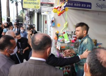 ‘Neden maske takmıyorsun’ sorusuna esnaf: ‘Gebermek istiyorum’