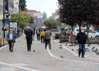 BETAM: Ekonomik olarak zorlanan yemeğinden kısıyor