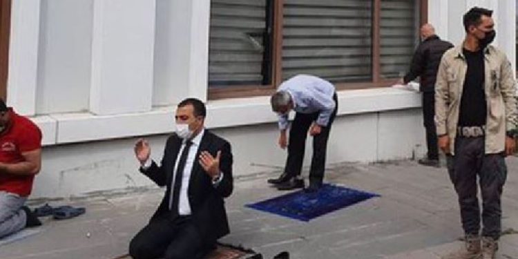 ‘iktidarı namaz kurtaramayacak’
