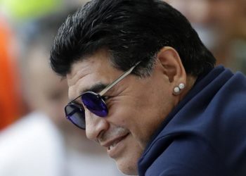 Arjantinli efsane futbolcu Diego Armando Maradona 60 yaşında hayatını kaybetti