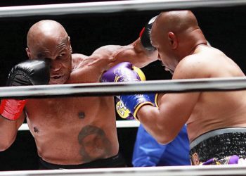 Mike Tyson 54 yaşında gösteri maçıyla ringlere döndü