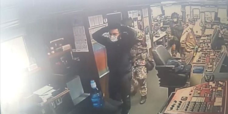 Akdeniz’de Alman askerlerinden silah yüklü Türk gemisine baskın