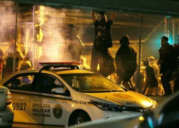 Süpermarkette siyahi bir kişi dövülerek öldürülünce ülke karıştı