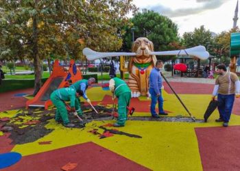 Çocuk parkındaki yıldız nedeniyle iki kişi görevden alındı