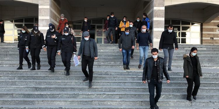 Çıplak arama iddialarının hedefi olan Uşak Emniyeti’nden Gergerlioğlu hakkında suç duyurusu
