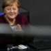 Angela Merkel’den Covid-19 aşısını bulan Uğur Şahin ve eşi Özlem Türeci’ye övgü