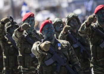 Ekonomisi yüzde 10.5 daralan Yunanistan’dan son 11 yılın en yüksek savunma bütçesi