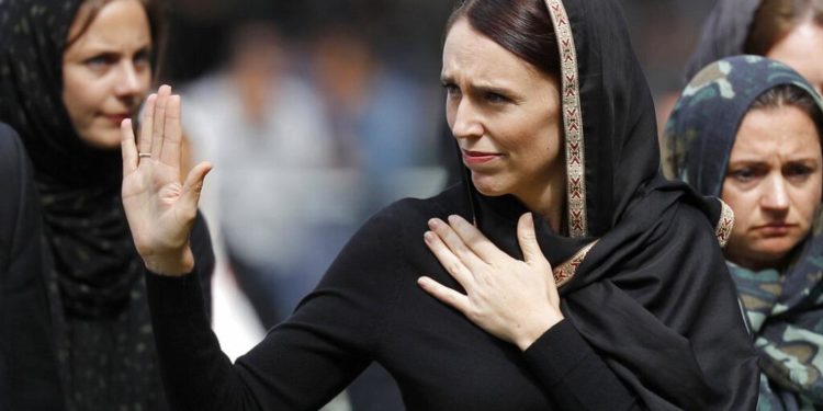 Yeni Zelanda Başbakanı Ardern’den 51 Müslümanın öldüğü Christchurch saldırısıyla ilgili özür