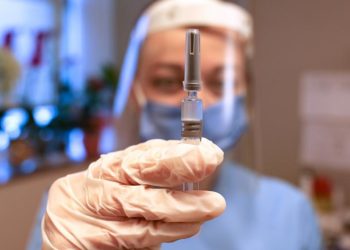 Uzmanlara göre CoronoVac aşısının etkinliğiyle ilgili ‘eksik açıklamalar’ güven sarsıcı