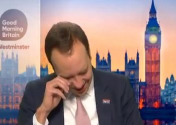 Canlı yayında ağlayan İngiltere Sağlık Bakanı ile alay edildi