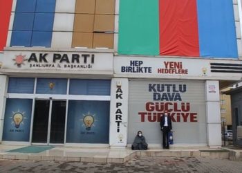 AKP önünde eylem yapan Şenyaşar Ailesi gözaltına alındı