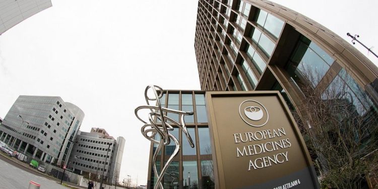 Avrupa İlaç Ajansı, Pfizer/BioNTech aşısı ile ölümler arasında bağlantı bulunamadığını açıkladı