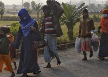 Bangladeş: 1.400 Arakanlı Müslüman daha ıssız adaya gönderildi