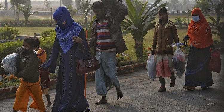 Bangladeş: 1.400 Arakanlı Müslüman daha ıssız adaya gönderildi