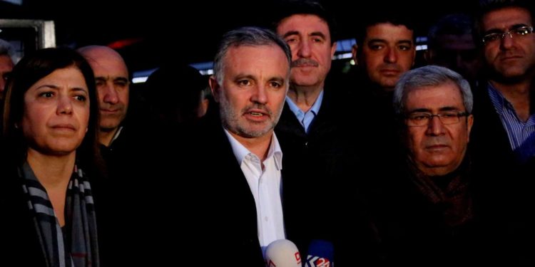 HDP’den yeni bir parti kurma sinyali veren Ayhan Bilgen’e yanıt