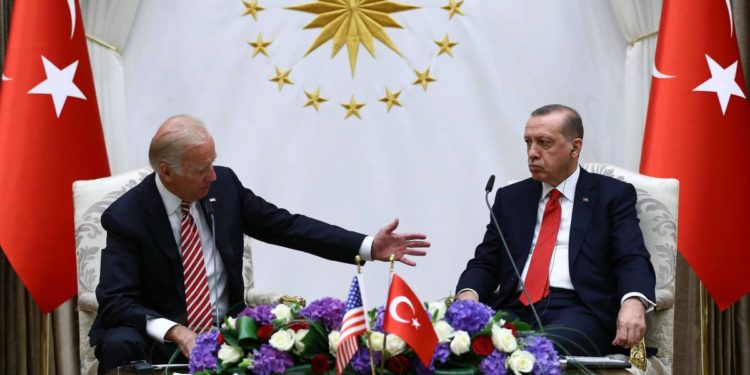 ‘Erdoğan, Biden ile Trump gibi kişisel ilişki peşinde, olmazsa sert pazarlığa girişecek’ – Washington Post