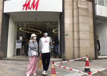 Çin, Doğu Türkistan pamuğu almayı bırakan H&M’i ülkedeki alışveriş platformlarından siliyor
