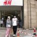 Çin, Doğu Türkistan pamuğu almayı bırakan H&M’i ülkedeki alışveriş platformlarından siliyor