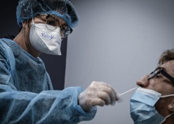 Fransa’da ortaya çıkan yeni Covid-19 varyantı PCR testlerde tespit edilemiyor