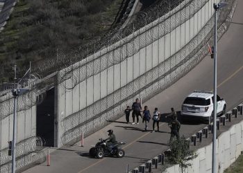 Biden’in ilk görev ayında Meksika sınırında 100 bin mülteci gözaltına alındı