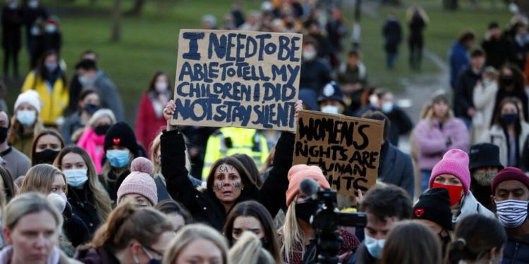 Londra’da ‘polis tarafından öldürülen’ kadını anma töreninde polis şiddeti | Sarah Everard cinayeti