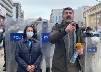 Polisten HDP’li vekilin röportaj vermesine engel