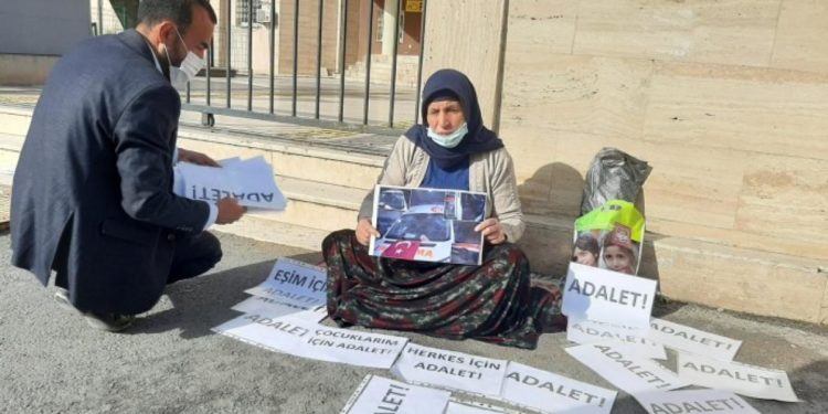 Tek başına adalet arayan Emine Şenyaşar’ın ağıtları adliye binasını sardı