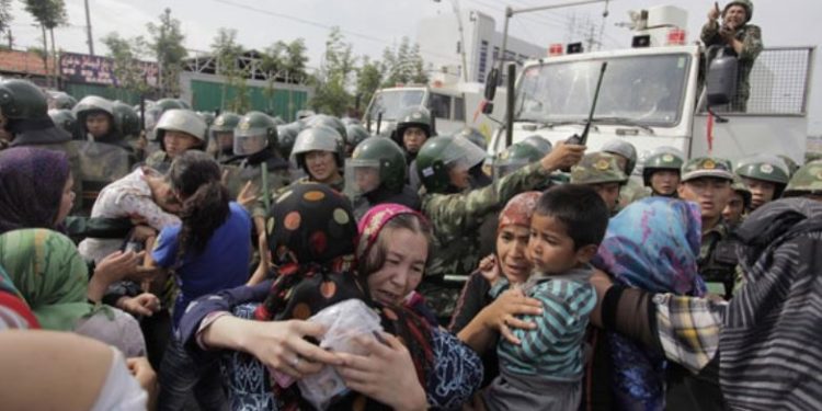 Çin Uygur çocukları ailelerinden ayırıp yetimhanelere gönderiyor