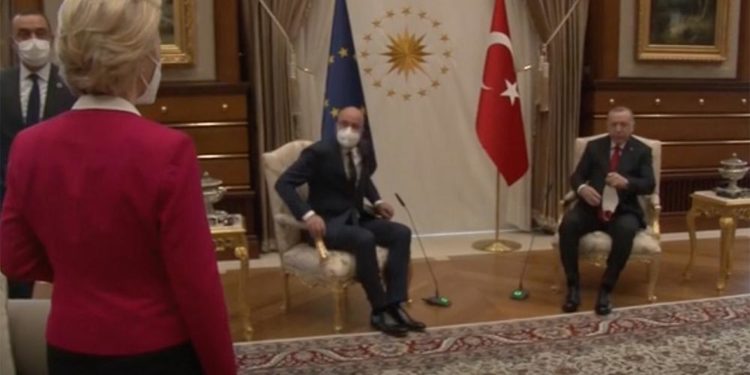 Fransa, Ankara’daki koltuk krizine ‘tuzak’ diyerek Türkiye’yi suçladı